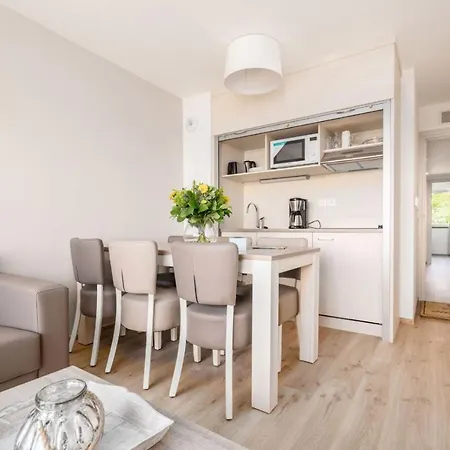 For 6 People With Balcony בריי-דון